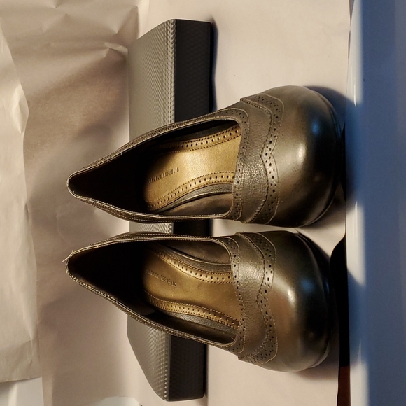 Banana Republic Olive Green Leather Wedges with wood heel - Picture 2 of 6